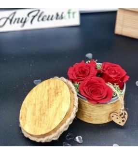 Boite 3 Roses Rouges Éternelles de haute qualité dans son écrin en bois et délicatement parfumées. AnyFleurs.fr