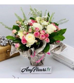 Bouquet Poétique de Roses blanches et roses branchues roses"Le Spécial". AnyFleurs.fr