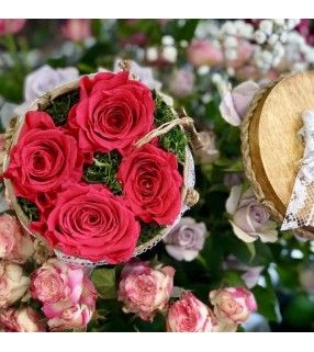 Boite de Roses Éternelles en déclinaison de nombres et de couleurs. 4 roses fuchsia. AnyFleurs.fr