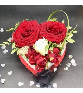 Composition Coeur Roses Rouges gros boutons et roses branchues "Be my Valentine". AnyFleurs.fr