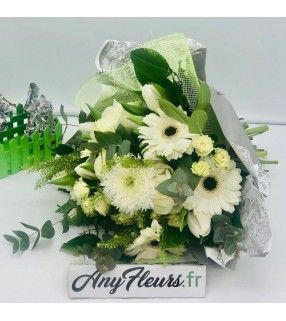 Bouquet Blanc Pur avec Roses gros boutons et roses branchues"Clair élégant". Anyfleurs.fr