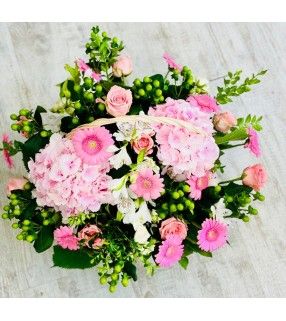 Fleurs Printanières en Panier roses et blanches en déclinaison de taille. "Dans mon jardin". Taille XL. Anyfleurs.fr