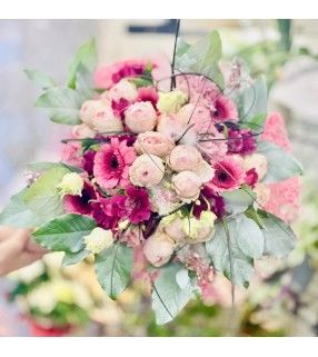 Bouquet de Fleurs Roses avec roses branchues de style romantique."Le Délicat Rose". Anyfleurs.fr