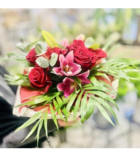 Bouquet Rond Roses Rouges gros boutons. Organz. Anyfleurs.fr