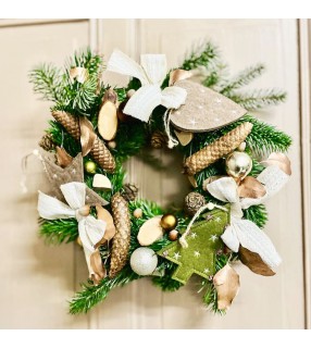 Couronne de Noël artisanale réalisée avec végétaux naturels. AnyFleurs.fr