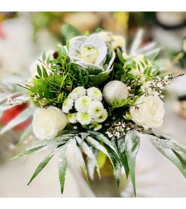 Bouquet Blanc de Noël avec roses gros boutons"Féérie de Noël".AnyFleurs.fr Bouquet Blanc de Noël avec roses gros boutons"Féérie de Noël".AnyFleurs.fr