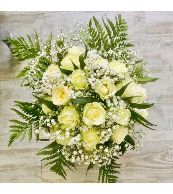 Bouquet de Roses Blanches "Reine des neiges". Bouquet rond de 20 à 25 roses blanches et gypsophile. AnyFleurs.fr