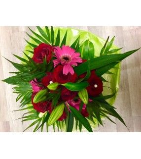 Bouquet Roses Rouges " Mon Amour" avec germinis roses fuchsia. AnyFleurs.fr