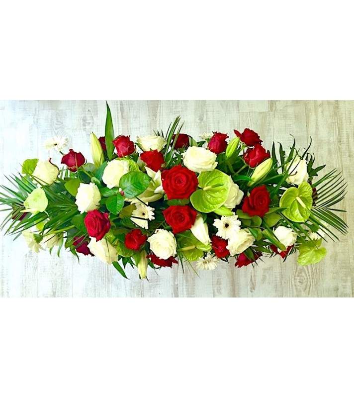 Raquette Deuil avec roses rouges et blanches gros boutons"Considération". AnyFleurs.fr